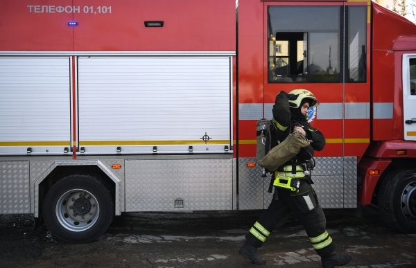 СМИ: семь человек спасли из пожара в доме на Никитском бульваре в Москве