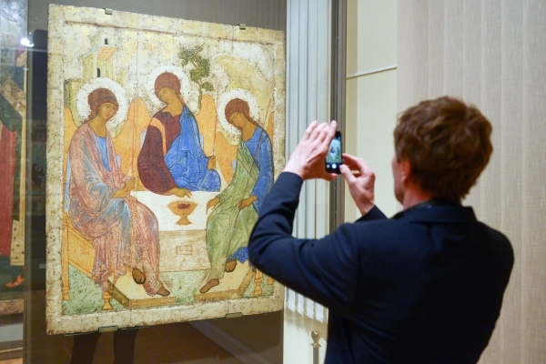 «Лицо церкви»: Кураев считает, что место иконе «Троица» в музее