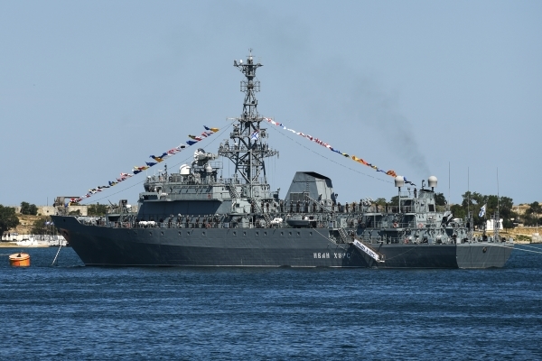 Разведывательный корабль Иван Хурс вернулся в Севастополь