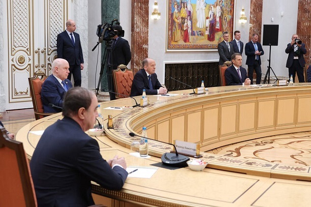 Глава СВР обвинил США и Европу в поддержании конфликта на Украине в горячей фазе