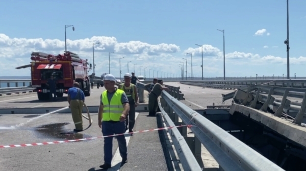 Движение по Крымскому мосту возобновили после воздушной тревоги