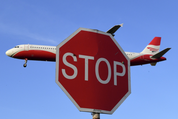 В США самолет потерял часть фюзеляжа и иллюминатор во время полета