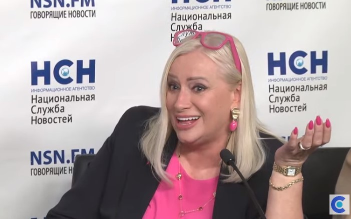 Певица Наталия Гулькина упала на сцене на концерте в Петрозаводске