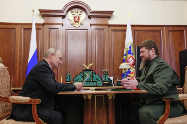 Кадыров назвал «абсолютно правильным» решение Путина участвовать в выборах