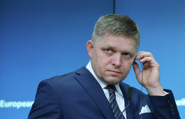Партия Smer: Премьер Словакии Фицо находится в «угрожающем жизни состоянии»