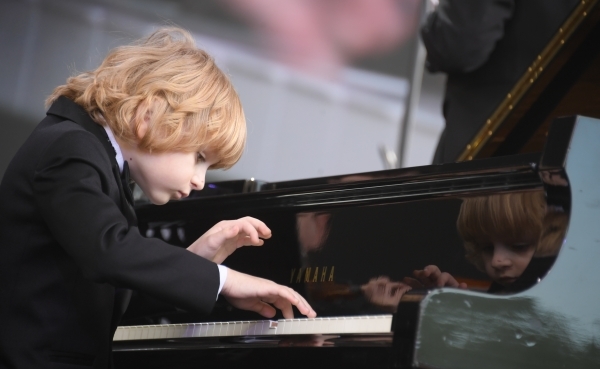 «Кнут и пряник»: Пианист Сафронов-Затравкин о воспитании юных талантов