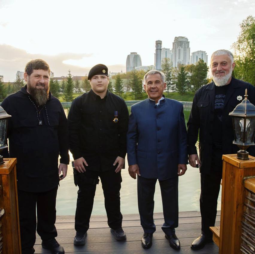 Глава Татарстана вручил орден 15-летнему сыну Кадырова Адаму