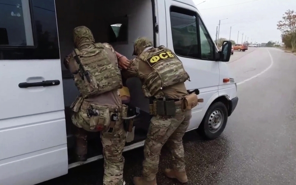 ФСБ задержала жителя ЛНР, передававшего Киеву данные о российских военных