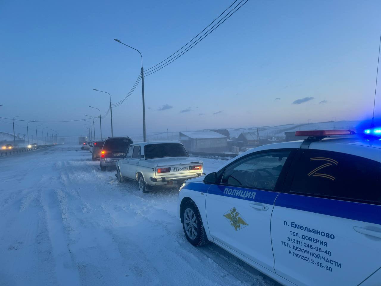 Под Красноярском столкнулись 12 автомобилей