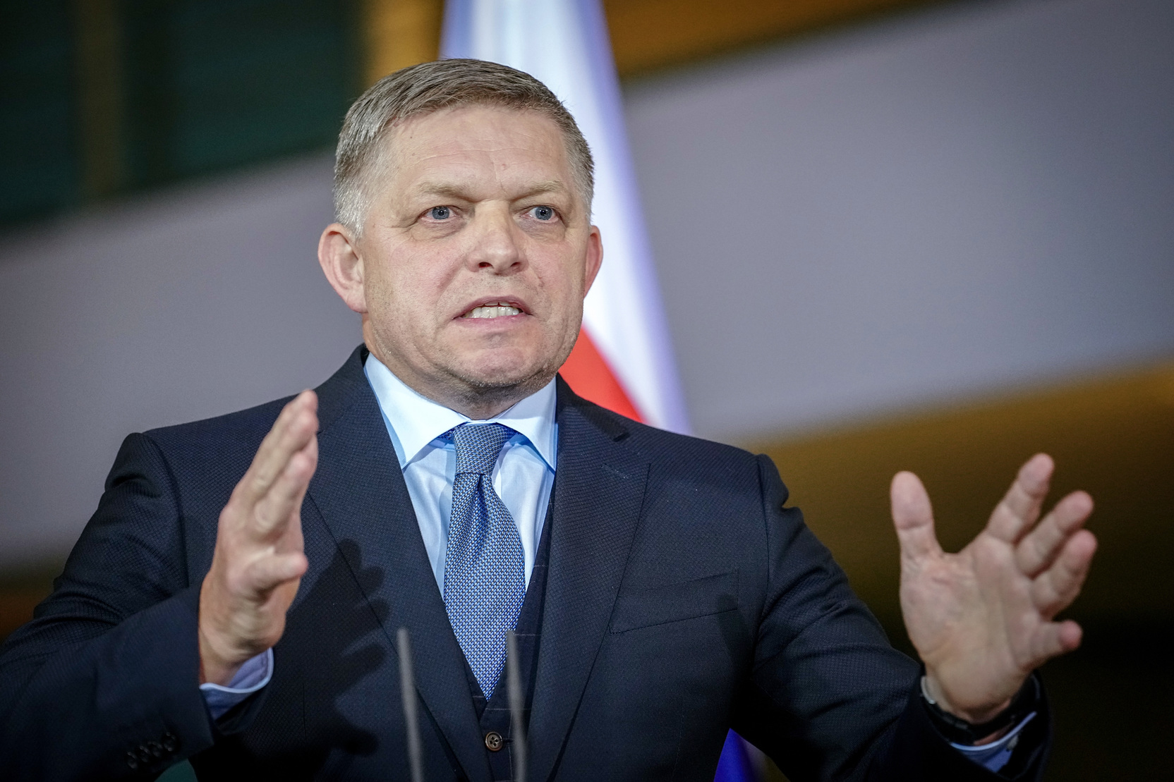 СМИ: Премьера Словакии ввели в состояние искусственной комы