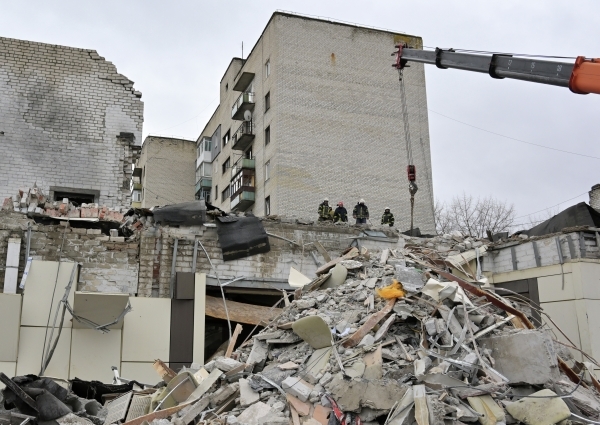МЧС: На месте обрушения дома в Луганске завершились спасательные работы