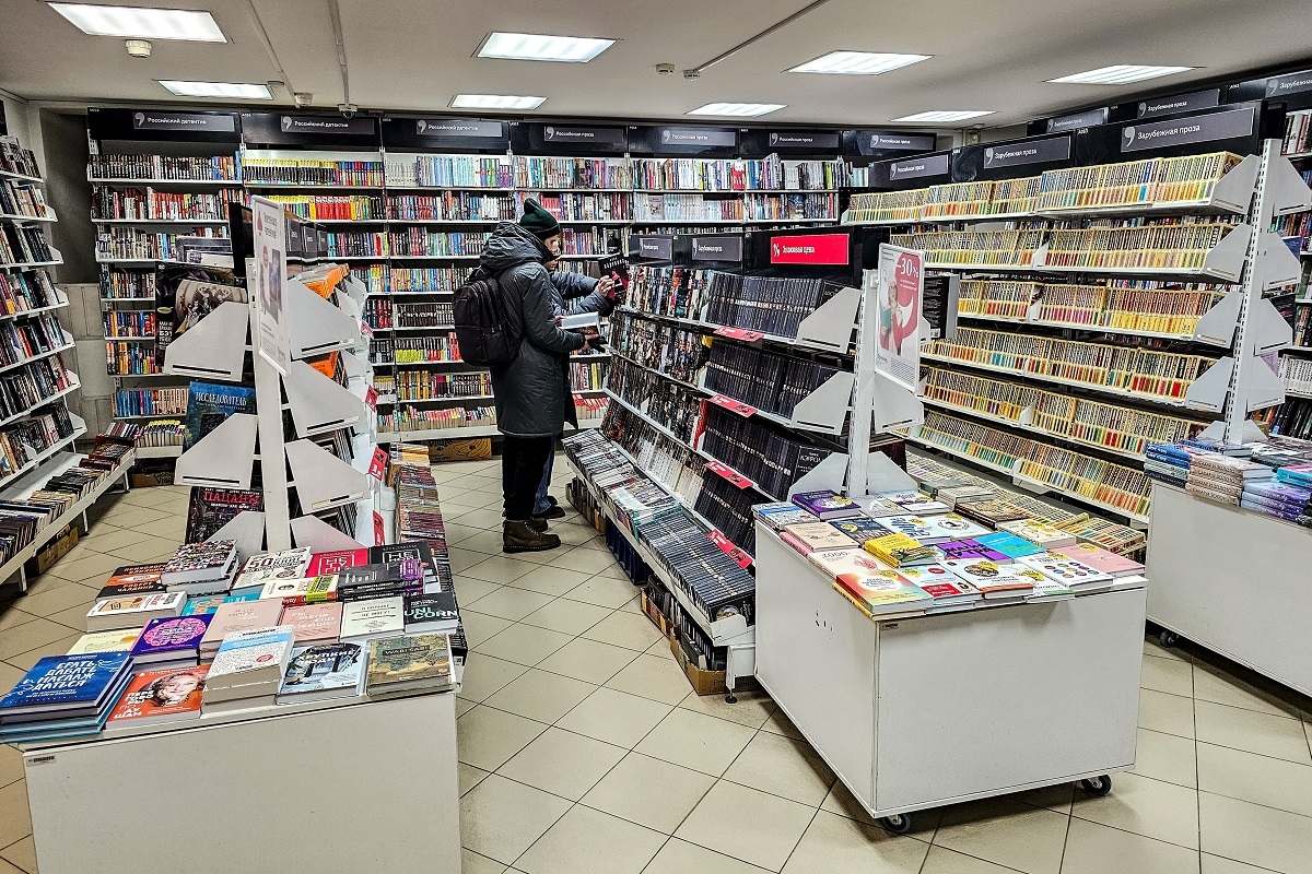 Книги не виноваты: Лукьяненко призвал не изымать книги писателей-иноагентов