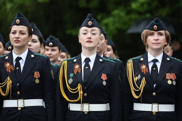 Шойгу: В ВС РФ числятся больше 37,5 тысячи женщин-военнослужащих