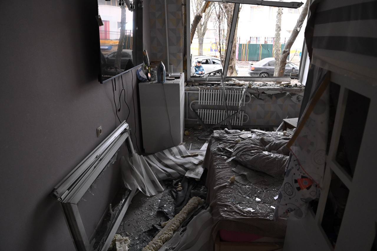 При повторной атаке города Шебекино повреждены четыре машины и две квартиры