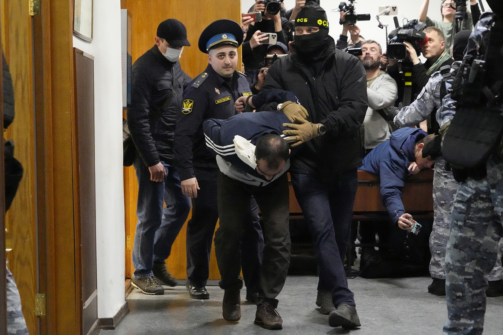 СМИ: двое обвиняемых в теракте в «Крокусе» прилетели в Москву 2 марта