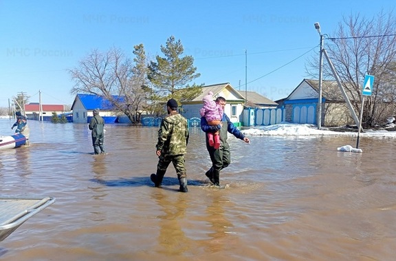 В Орске случился прорыв дамбы