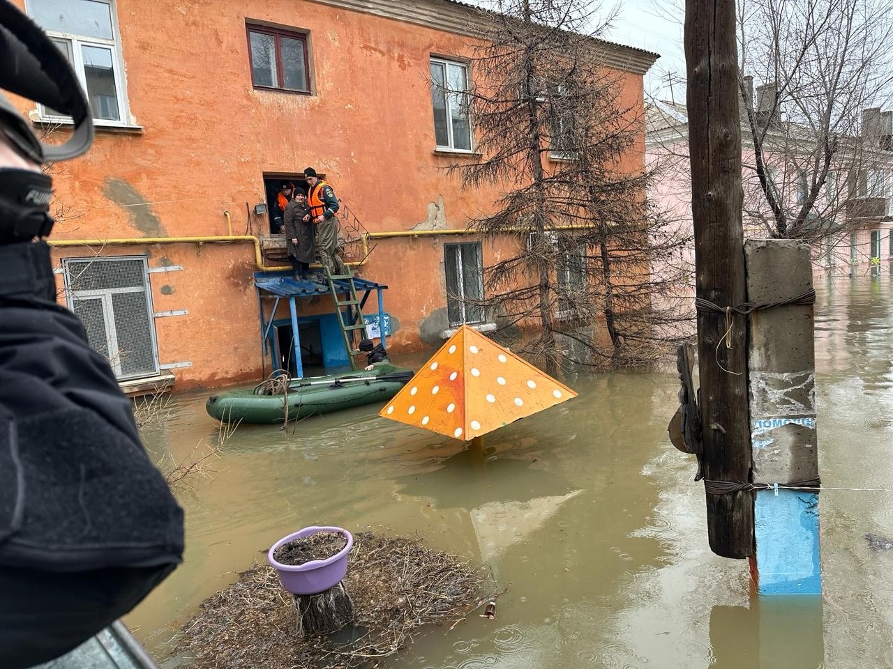 В Орске из-за наводнения приостановили стационарную медпомощь