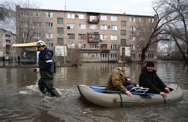 В Оренбургскую область направили военных для помощи пострадавшим от паводка