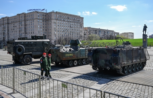 Бронетехнику НАТО привезли на Поклонную гору в Москву
