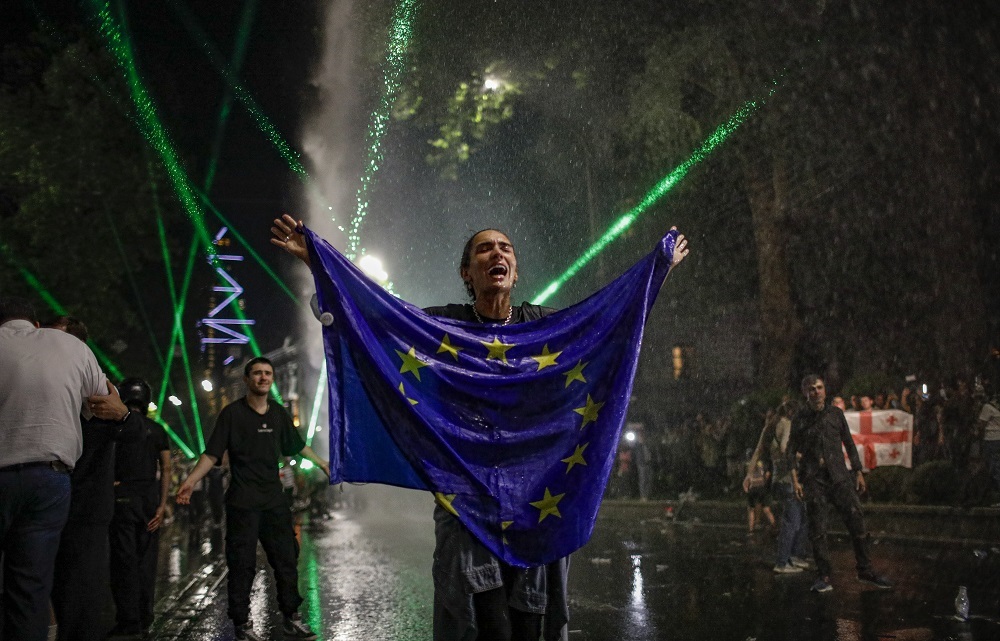 Провокации Саакашвили: Риск масштабных протестов отдаляет Грузию от ЕС