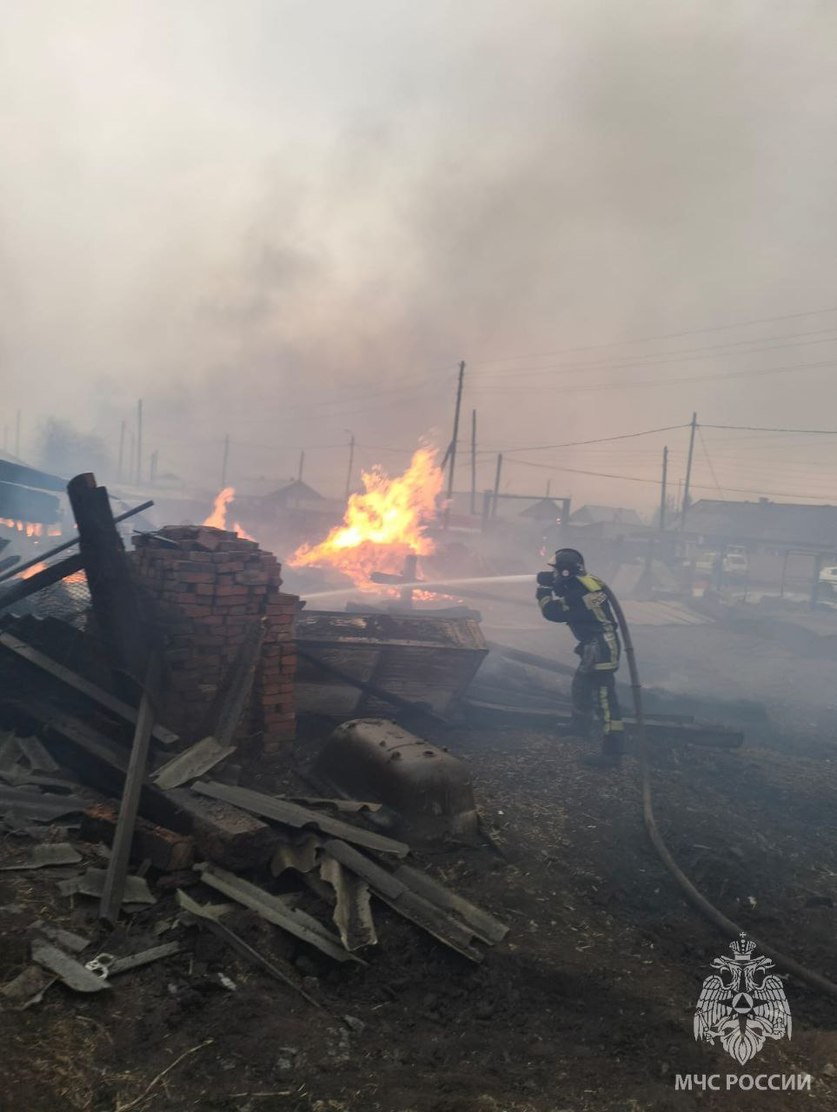 Пожар в Иркутской области уничтожил более 200 домов и хозпостроек