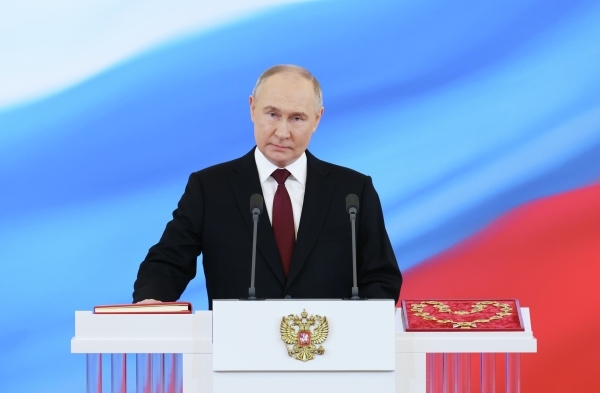 Путин заявил, что до острой фазы конфликта постоянно контактировал с Зеленским