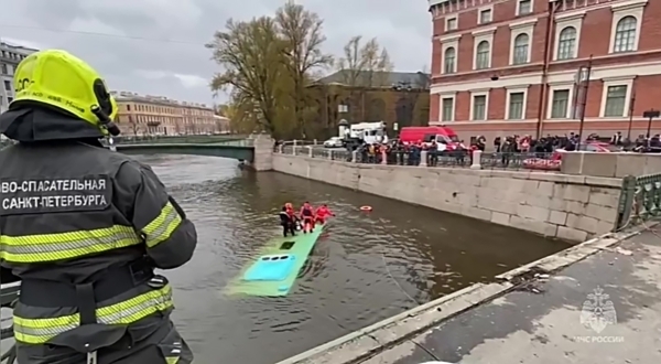 Упавший в реку в Петербурге автобус был исправен