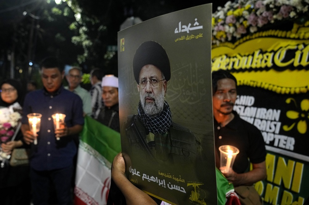 Прощание с погибшим президентом Ирана Раиси проходит в Тебризе