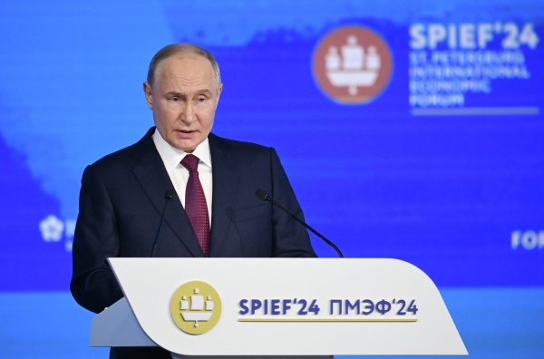 Путин: Доля расчетов за российский экспорт в токсичных валютах сократилась вдвое