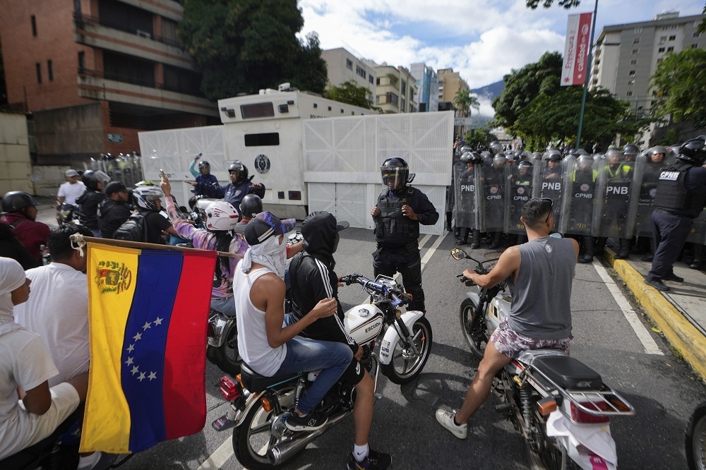 Песков призвал оппозицию в Венесуэле смириться с поражением на выборах