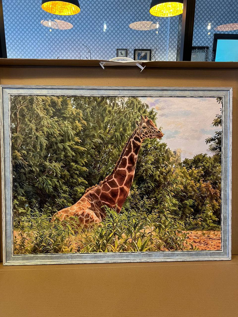 Поклонница жирафа Самсона подарила Московскому зоопарку его портрет