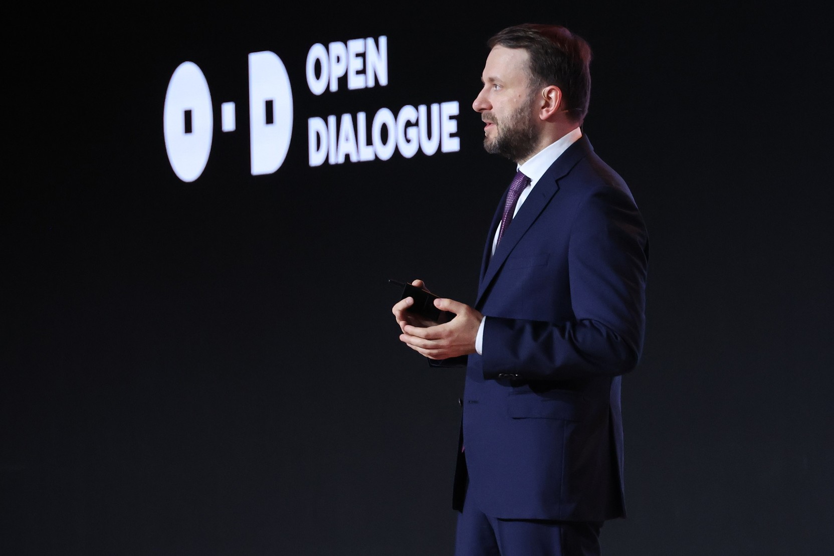 Орешкин: Россию невозможно сокрушить санкциями