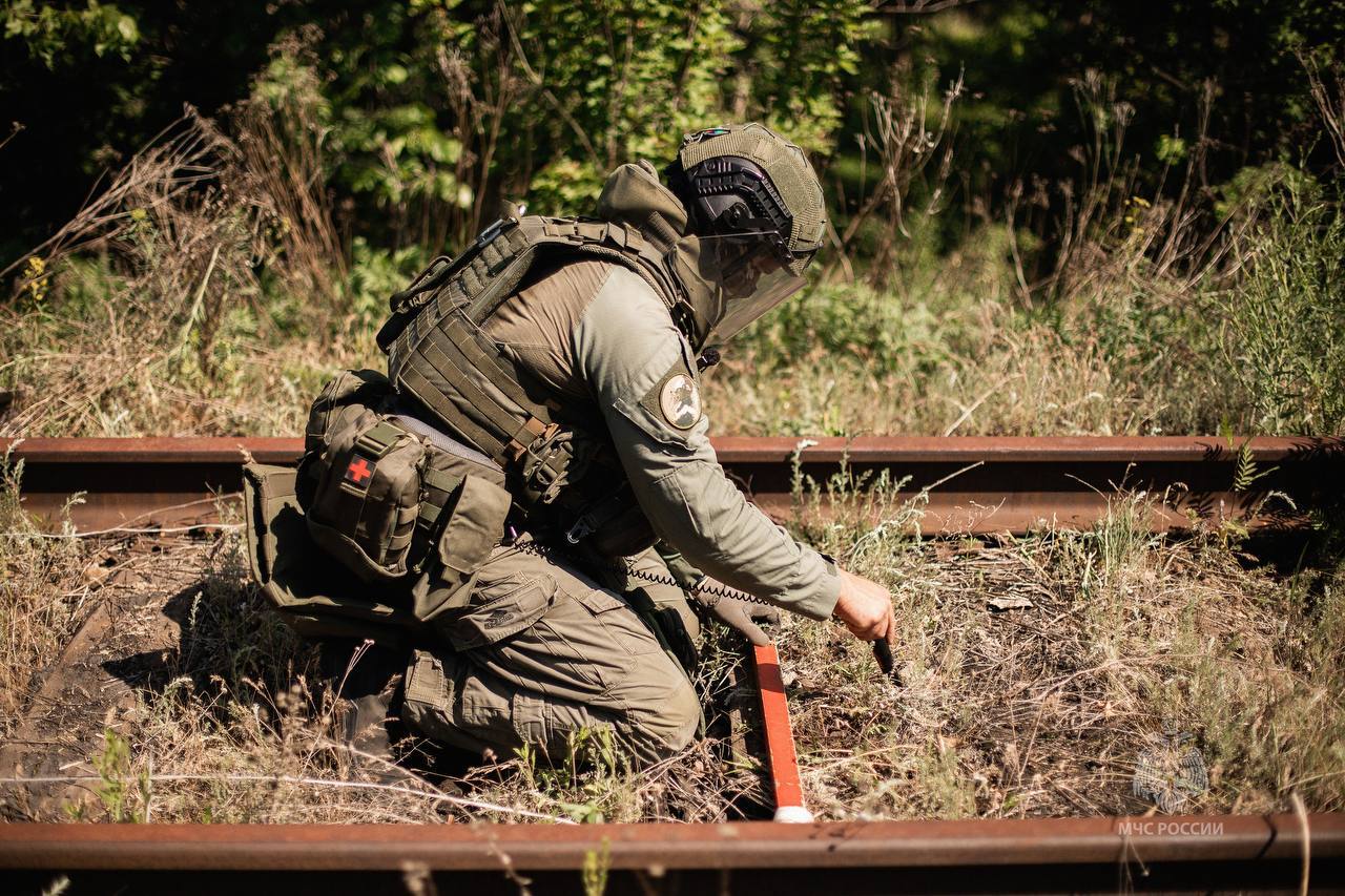 МЧС РФ: В Курской области уничтожили более 10 тысяч взрывоопасных предметов