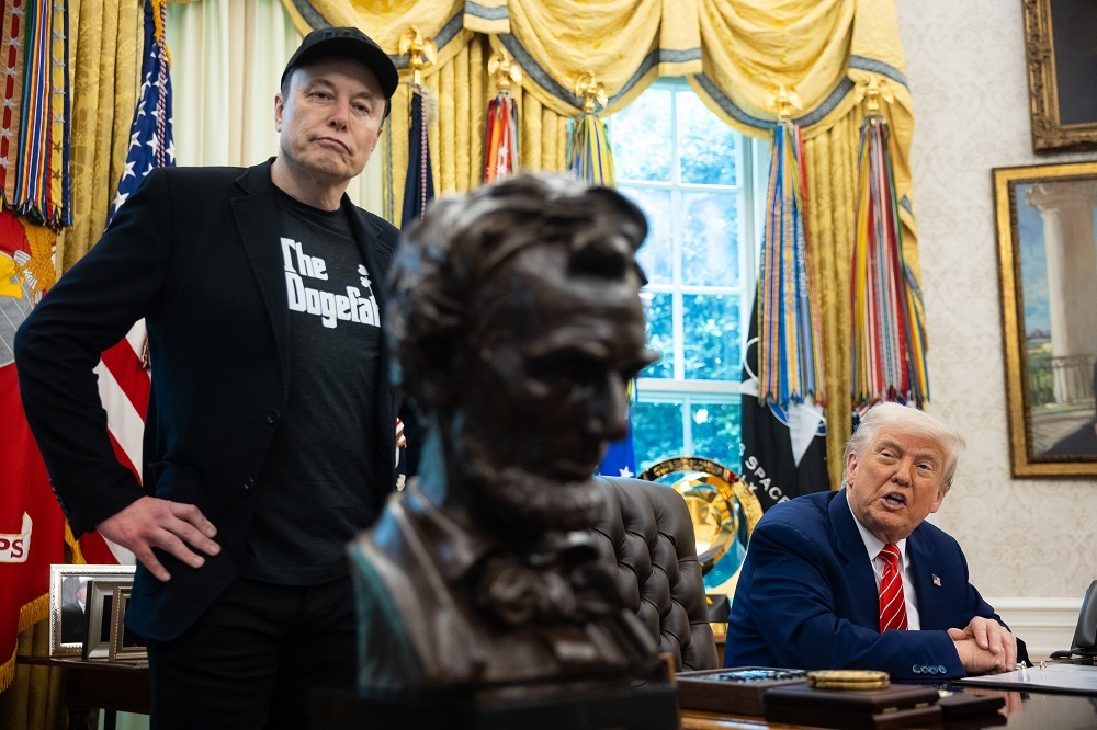 Трамп пообещал не разрушать бизнес Маска
