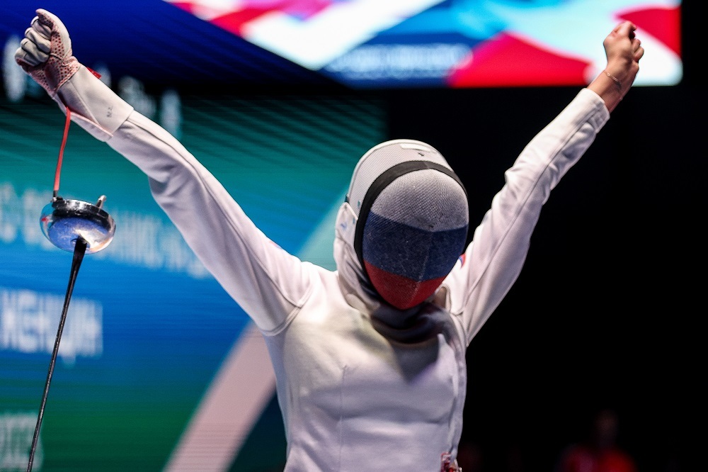 Россиянка Муртазаева выиграла золото ЧЕ по фехтованию в Генуе