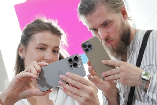 Складной iPhone и телефон из стекла: Когда ждать прорыва от Apple