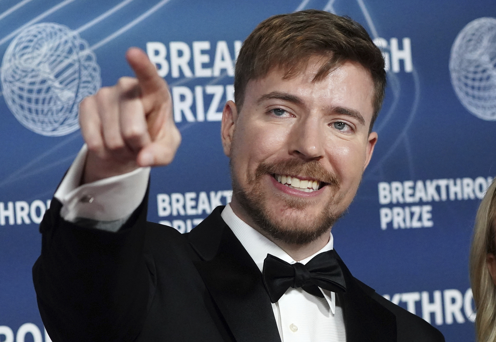 Спасительный MrBeast: Что будет с соцсетью X после увольнения гендира