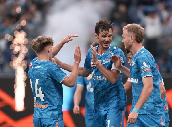 Зенит обыграл Динамо Махачкала и вышел на первое место в РПЛ