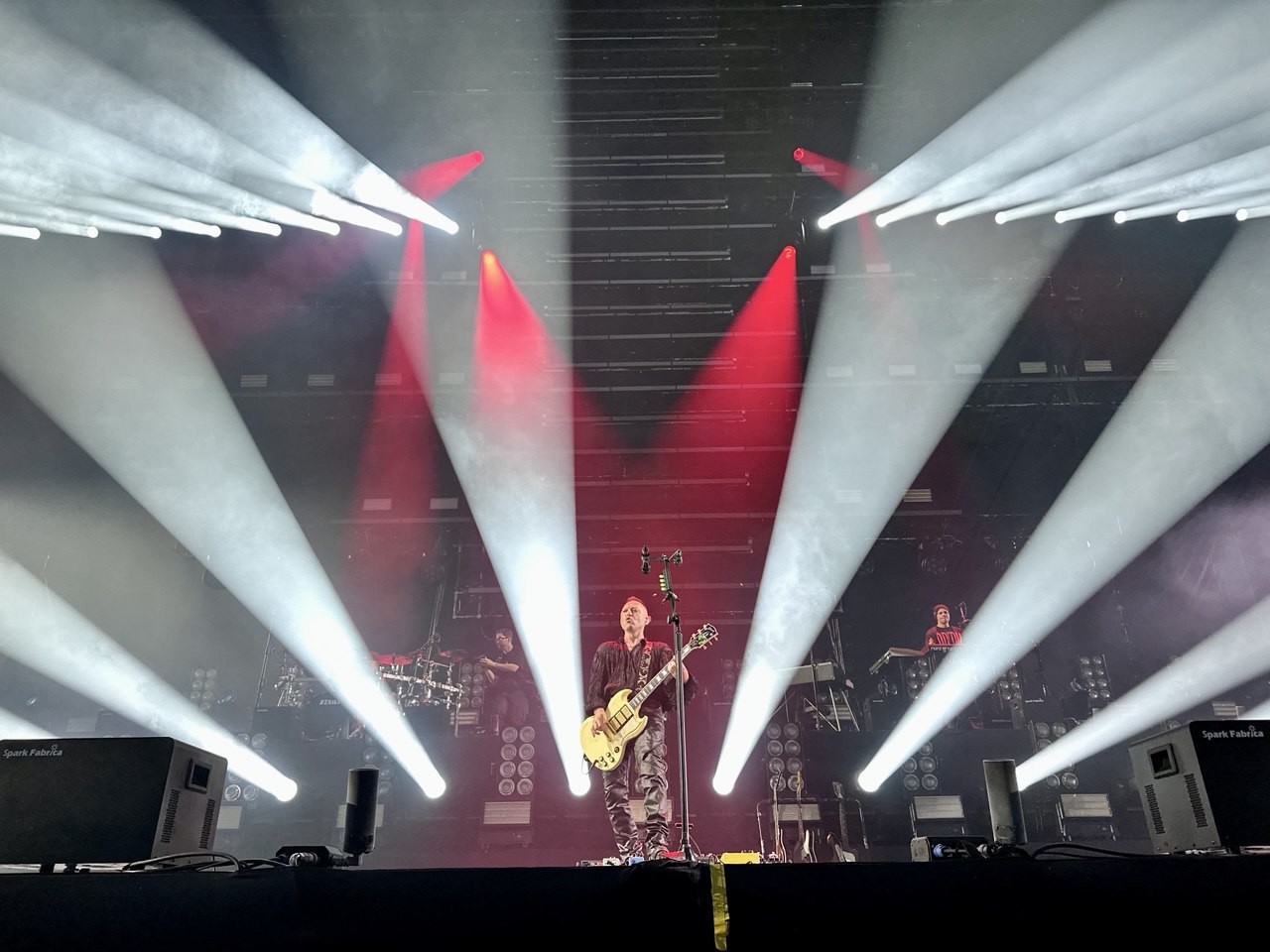 Устали от всего: В России объяснили причины взрывного спроса на концерты