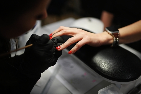 Не до красоты: Как экономика и технологии сократили клиентуру ногтевых студий