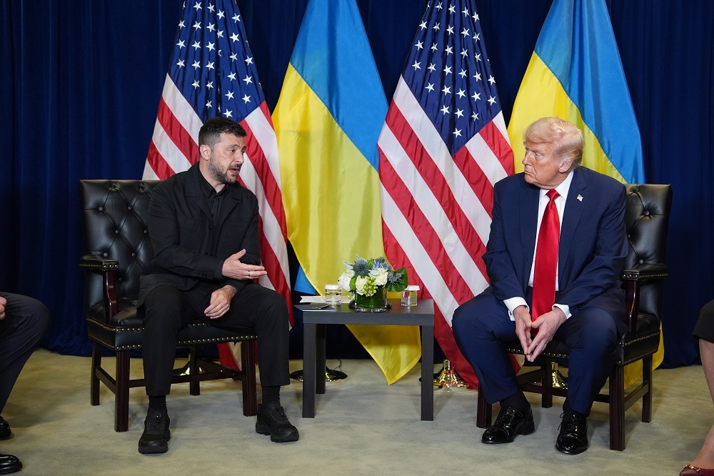 «Бумажная» критика: Трамп отвернулся от России после встречи с Зеленским