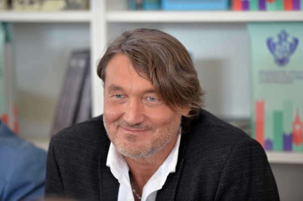 Гений и злодейство: Писатель Отрошенко о секретах спектакля Кто убил Симон-Деманш