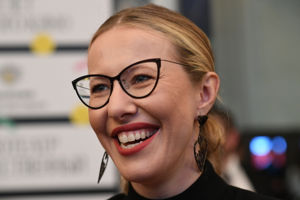 Собчак, Гузееву и Лолиту попросили проверить на мошенничество с виллами на Бали