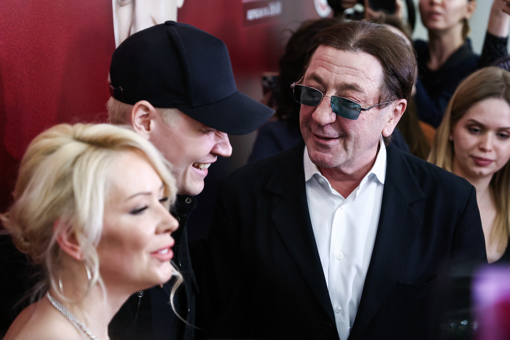 Лепс заявил, что готов бесплатно спеть на свадьбе Шамана и Мизулиной