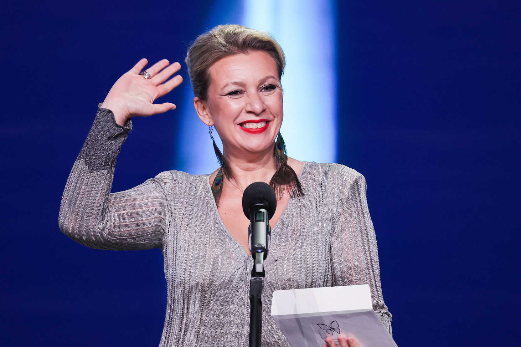 Россию не отменить!: Захарова восхитилась бабочкой Михалкова