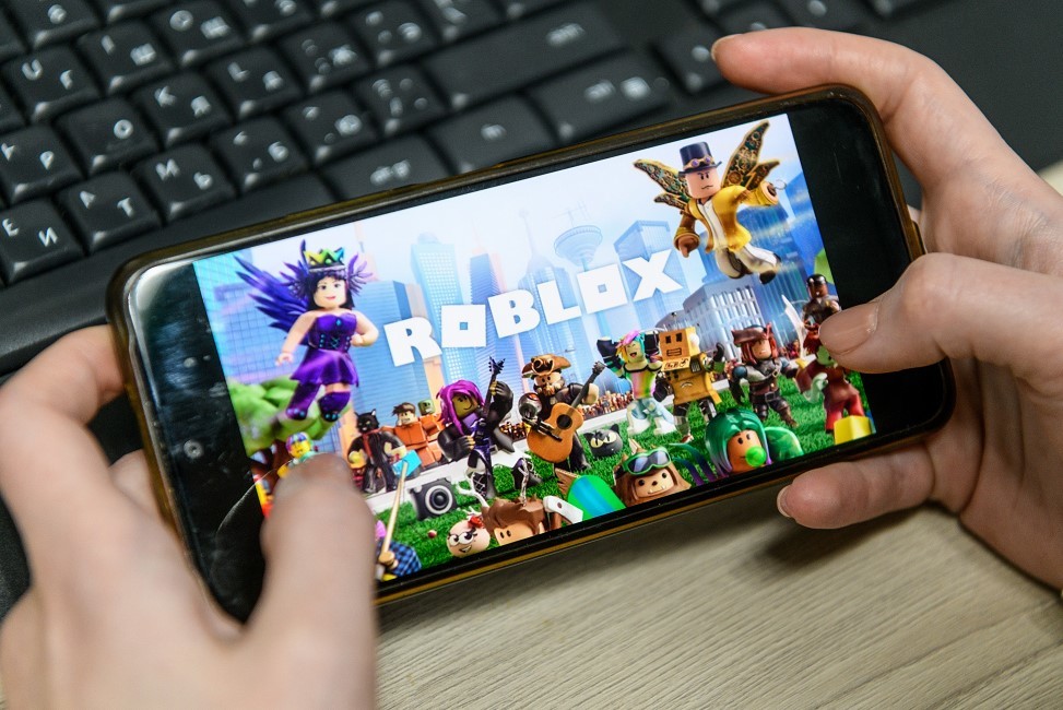 Roblox ввел для чатов обязательную верификацию возраста по биометрии
