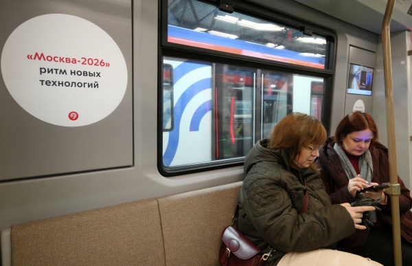 В метро Москвы начали выборочно досматривать телефоны пассажиров