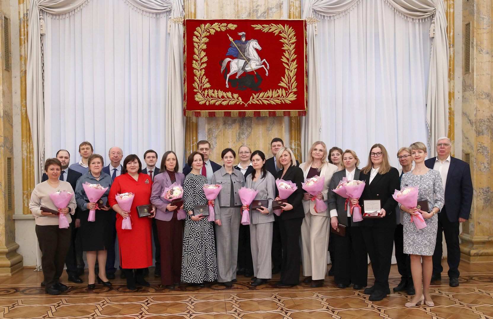 В Москве наградили почетных экономистов города