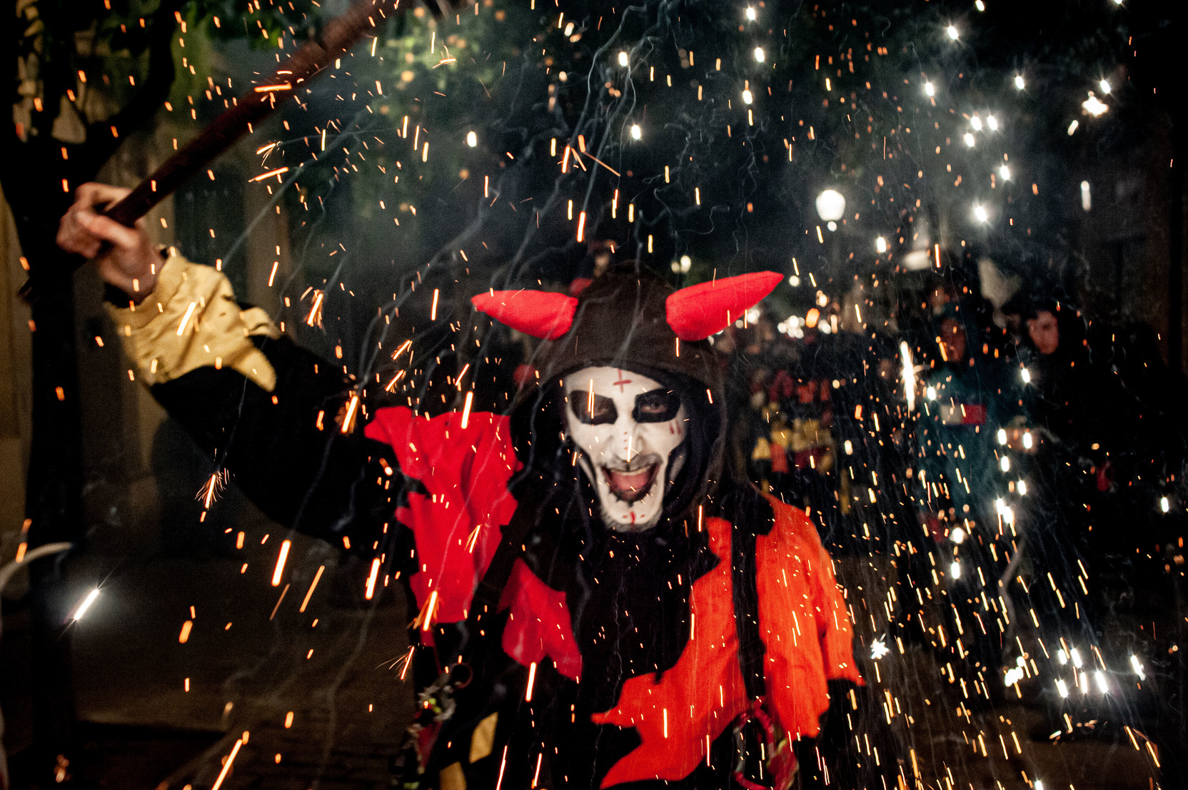 Себе дороже: Спасатели призвали не экономить на пиротехнике и не давать ее детям