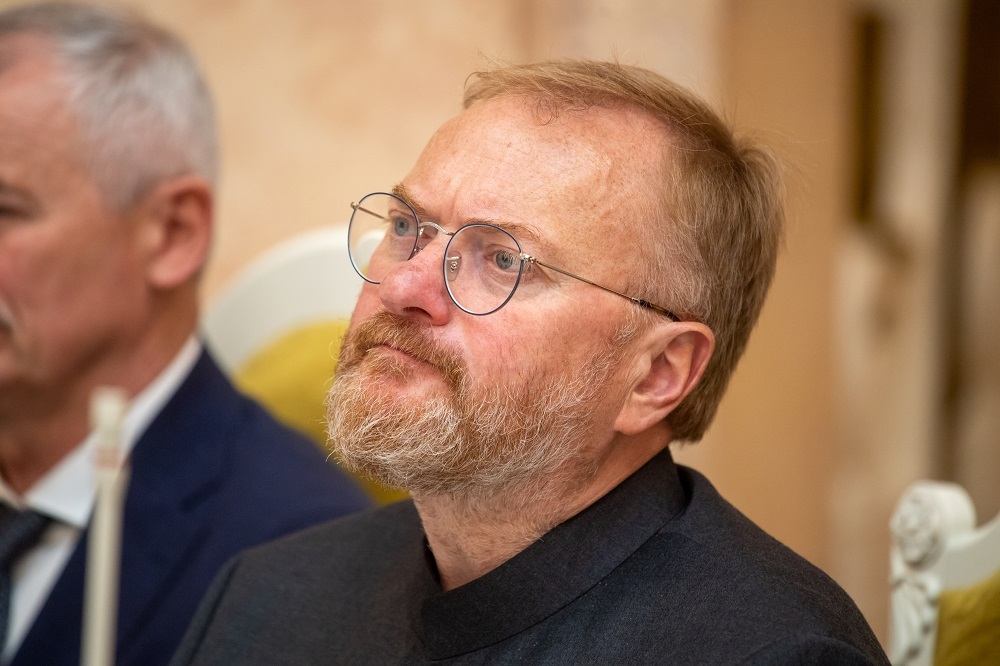 Милонов связал рост декретов среди мужчин с экономикой